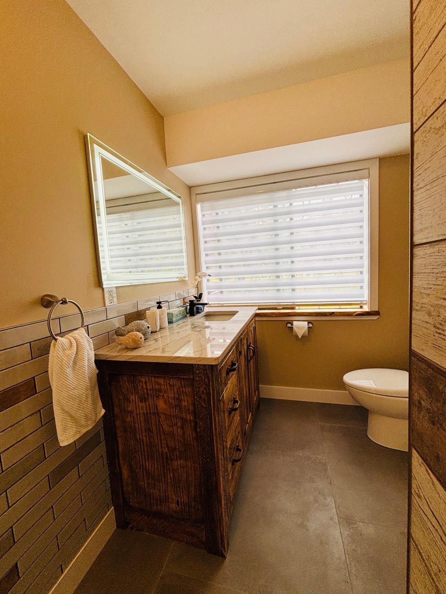 Oceanside Manor - Fancy Room - Golf Course & Beach View Qualicum Beach Exterior foto